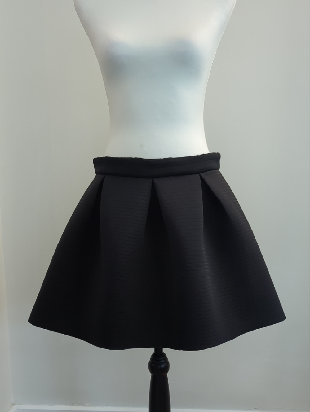 Black Pleated Circle Skirt with Structured Waistband - Picture 3 of 9